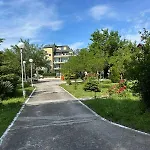 Hotell морска база даскалов # Daskalov Seaside Saints Constantine and Helena